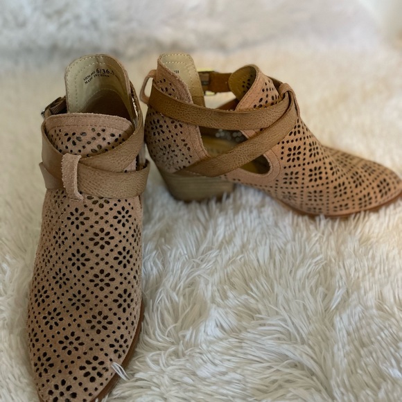 Chinese Laundry women’s booties size 6 - Picture 3 of 4